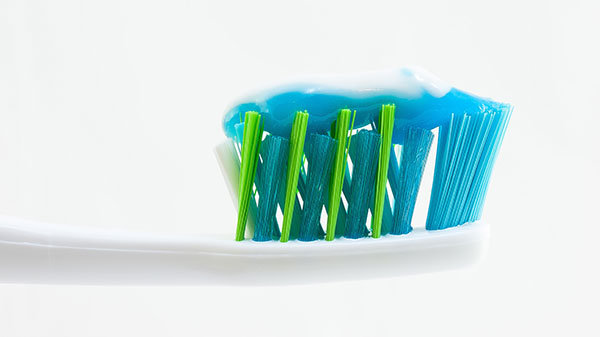 Eine gründliche Mundhygiene hilft, Zahnfleischentzündungen zu bekämpfen und vorzubeugen.