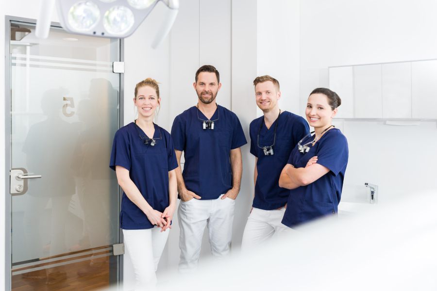 Unsere Zahnärzte nehmen sich viel Zeit, um die optimale Behandlungsmethode für Sie zu finden.